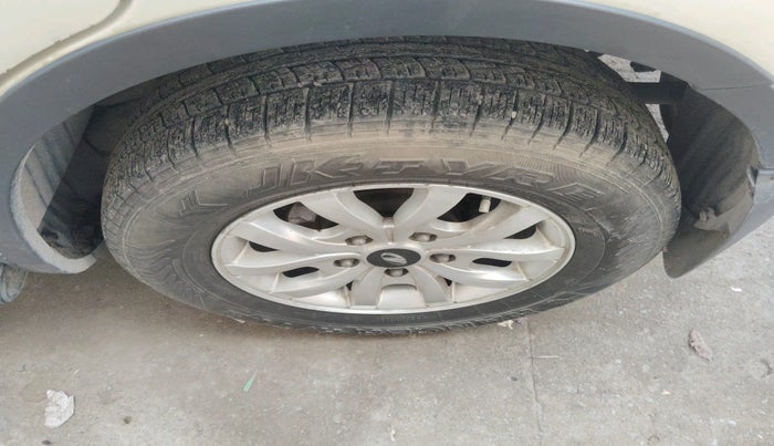 2016 Mahindra XUV500 W10, Diesel, Manual, 1,19,080 km, tyre