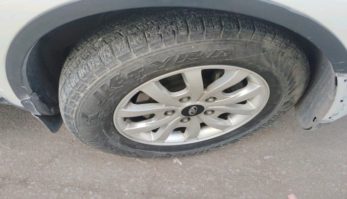 2016 Mahindra XUV500 W10, Diesel, Manual, 1,19,080 km, tyre