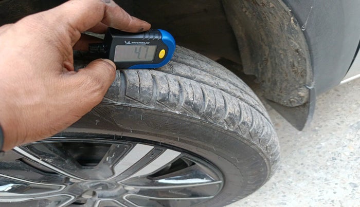 2024 Renault Kwid CLIMBER AMT 1.0, Petrol, Automatic, 19,479 km, tyre