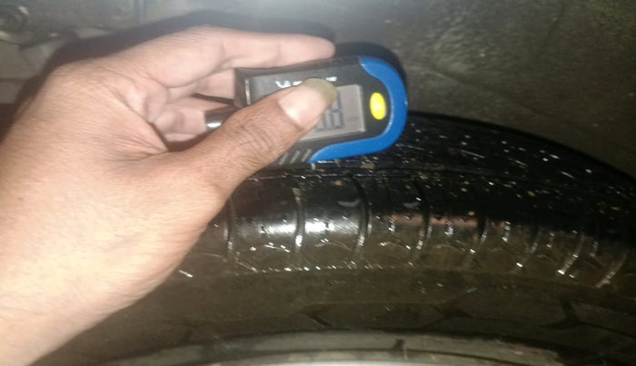 2013 Maruti Wagon R 1.0 LXI CNG, Petrol, Manual, 63,869 km, tyre