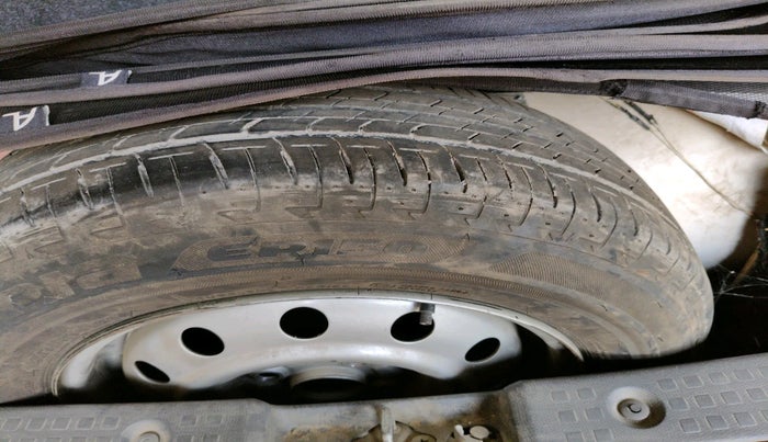 2011 Maruti Swift VXI, Petrol, Manual, 1,34,001 km, tyre