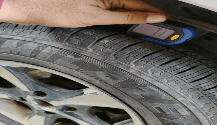 2011 Maruti Swift VXI, Petrol, Manual, 1,34,001 km, tyre