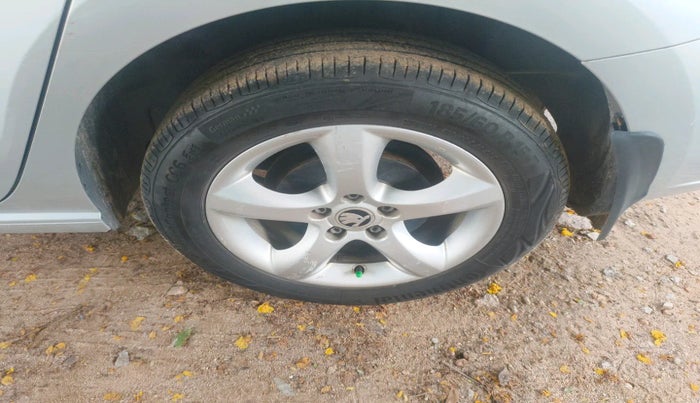 2015 Skoda Rapid AMBITION 1.5 TDI, Diesel, Manual, 1,32,649 km, tyre