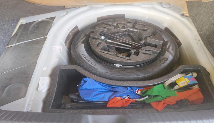 2015 Skoda Rapid AMBITION 1.5 TDI, Diesel, Manual, 1,32,649 km, tyre