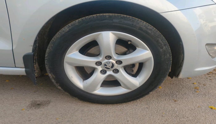 2015 Skoda Rapid AMBITION 1.5 TDI, Diesel, Manual, 1,32,649 km, tyre