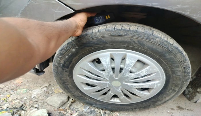 2011 Maruti Wagon R 1.0 LXI CNG, Petrol, Manual, 97,003 km, tyre