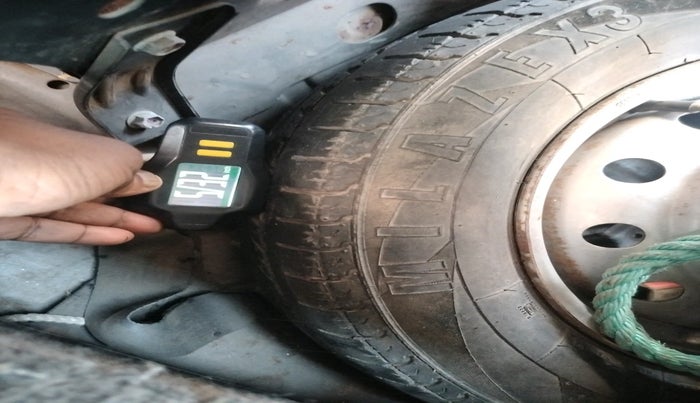 2011 Maruti Wagon R 1.0 LXI CNG, Petrol, Manual, 97,003 km, tyre