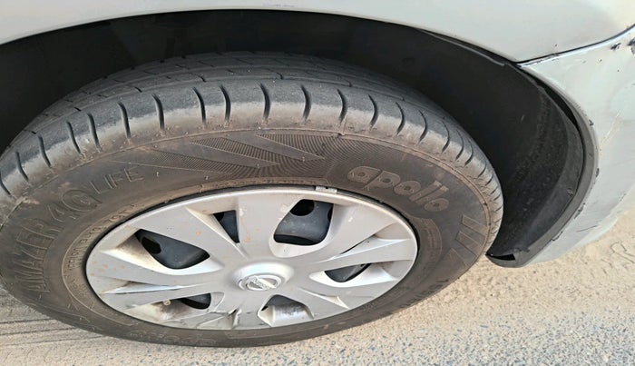 2015 Nissan Micra Active XV, Petrol, Manual, 96,982 km, tyre