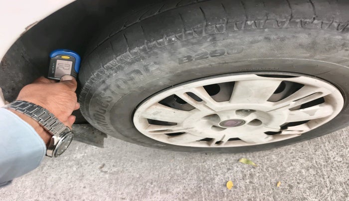 2010 Fiat Grand Punto ACTIVE 1.3, Diesel, Manual, 2,58,549 km, tyre