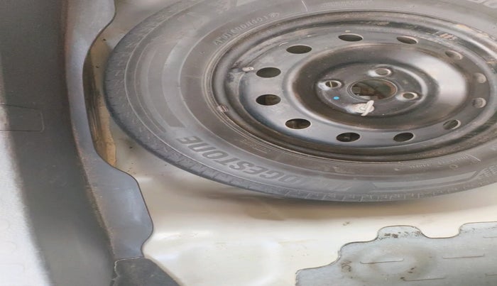 2015 Maruti Swift Dzire VXI, Petrol, Manual, 1,11,008 km, tyre