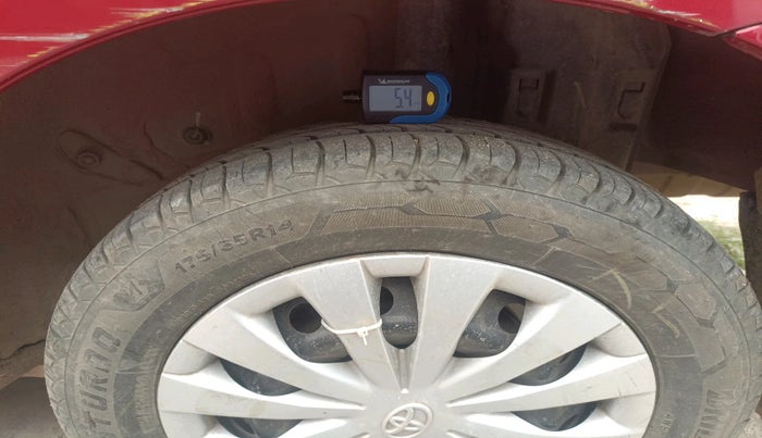 2011 Toyota Etios G, Petrol, Manual, 1,28,972 km, tyre