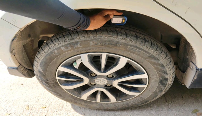 2022 Maruti Swift VXI AMT, Petrol, Automatic, 26,915 km, tyre