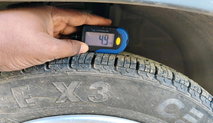 2016 Renault Kwid RXT 1.0 AMT, Petrol, Automatic, 64,098 km, tyre