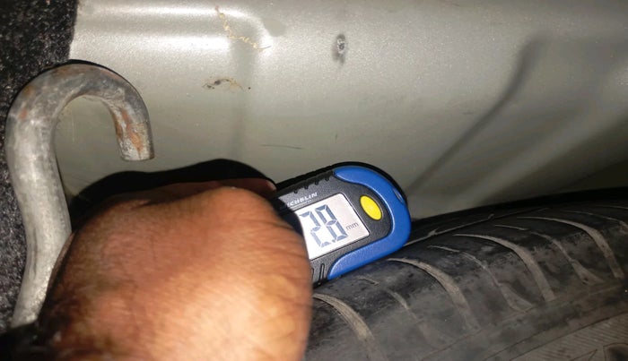 2016 Mahindra Kuv100 K8 6 STR, Petrol, Manual, 57,612 km, tyre