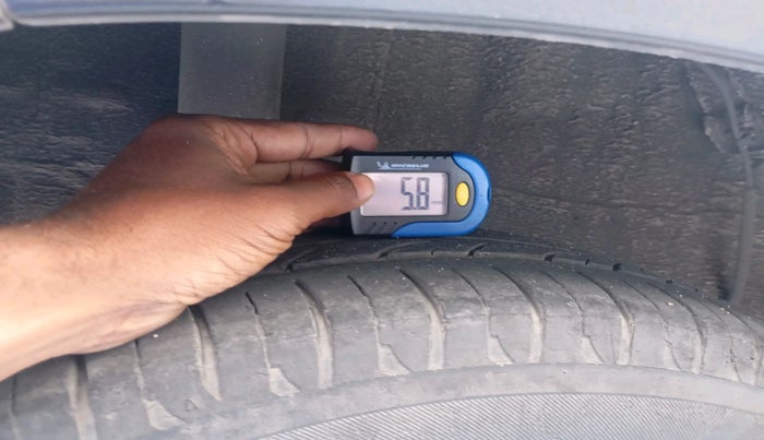 2016 Mahindra Kuv100 K8 6 STR, Petrol, Manual, 57,612 km, tyre