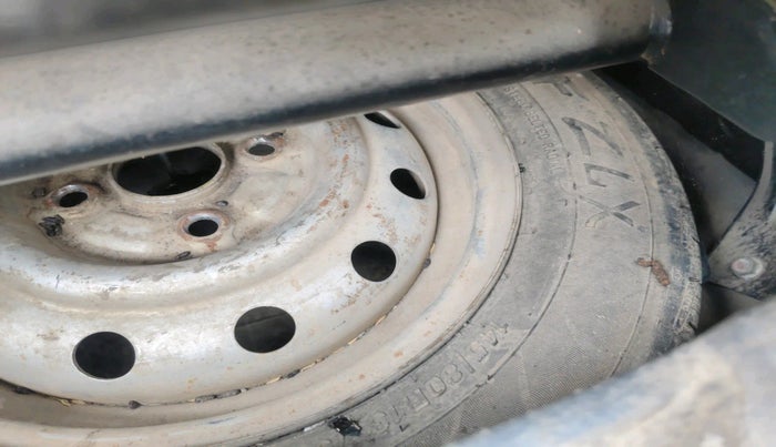 2012 Maruti Wagon R 1.0 LXI CNG, Petrol, Manual, 1,89,111 km, tyre