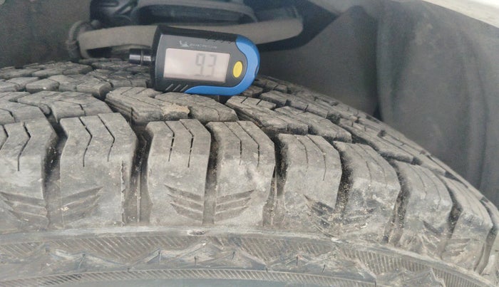 2014 Toyota Fortuner 3.0 4X2 AT, Diesel, Automatic, 63,886 km, tyre