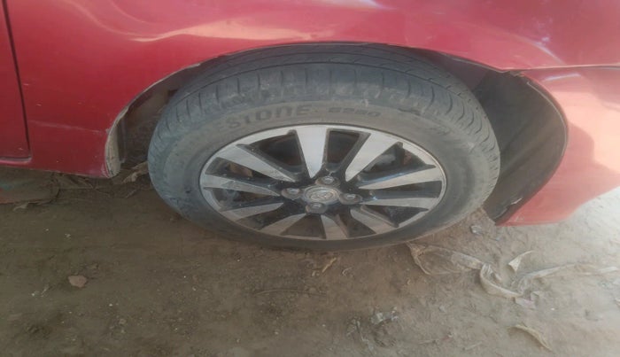 2018 Toyota Etios Liva V, Petrol, Manual, 1,12,695 km, tyre