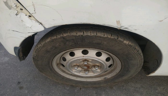 2015 Hyundai Eon ERA +, Petrol, Manual, 1,10,516 km, tyre