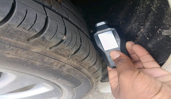 2017 Maruti Baleno ZETA PETROL 1.2, Petrol, Manual, 48,286 km, tyre