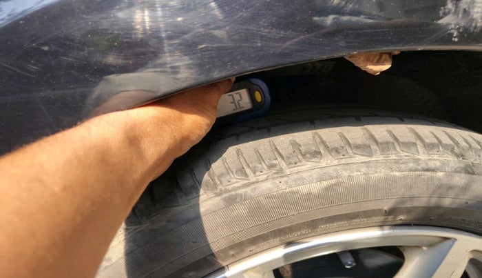 2013 Volkswagen Vento HIGHLINE DIESEL 1.6, Diesel, Manual, 1,00,537 km, tyre