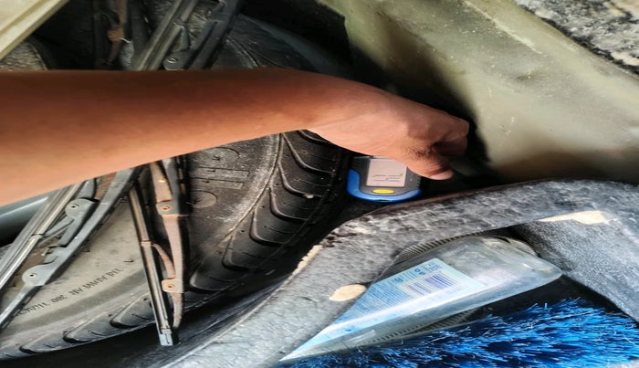 2013 Volkswagen Vento HIGHLINE DIESEL 1.6, Diesel, Manual, 1,00,537 km, tyre