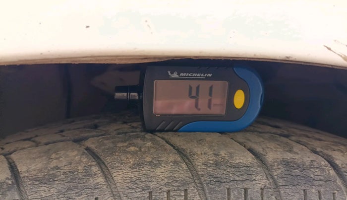 2010 Honda City 1.5L I-VTEC V MT, Petrol, Manual, 1,24,336 km, tyre