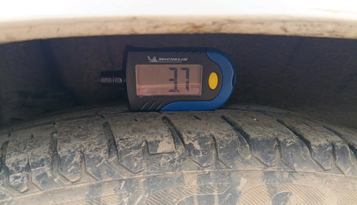 2010 Honda City 1.5L I-VTEC V MT, Petrol, Manual, 1,24,336 km, tyre