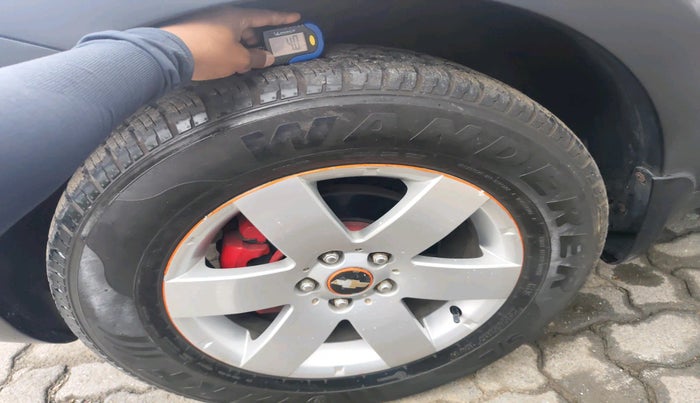 2011 Chevrolet Captiva XTREME, Diesel, Manual, 1,16,459 km, tyre