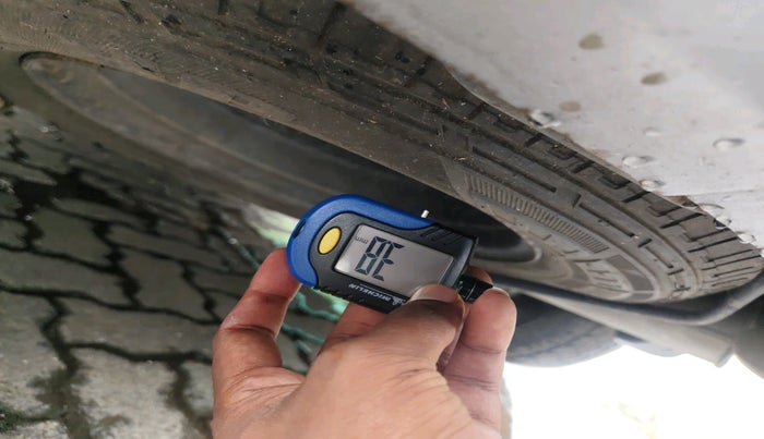 2011 Chevrolet Captiva XTREME, Diesel, Manual, 1,16,459 km, tyre