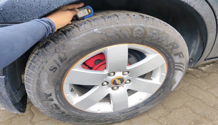 2011 Chevrolet Captiva XTREME, Diesel, Manual, 1,16,459 km, tyre