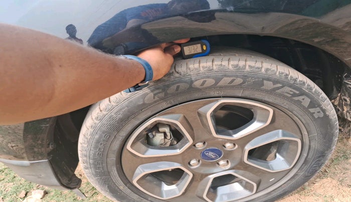 2020 Ford Ecosport TITANIUM 1.5 SPORTS(SUNROOF) PETROL, Petrol, Manual, 32,307 km, tyre