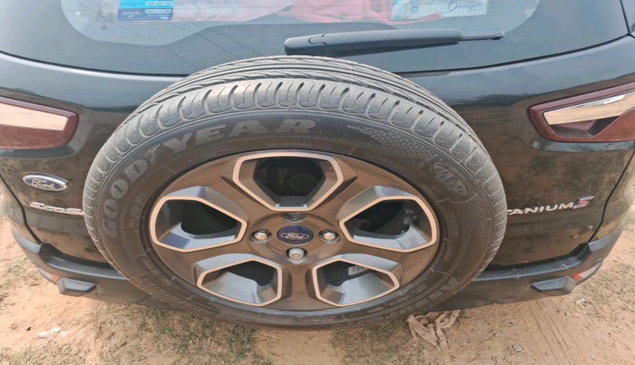 2020 Ford Ecosport TITANIUM 1.5 SPORTS(SUNROOF) PETROL, Petrol, Manual, 32,307 km, tyre