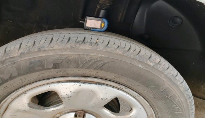 2015 Renault Duster 85 PS RXL DIESEL, Diesel, Manual, 2,10,107 km, tyre