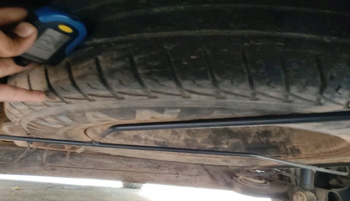 2015 Renault Duster 85 PS RXL DIESEL, Diesel, Manual, 2,10,107 km, tyre