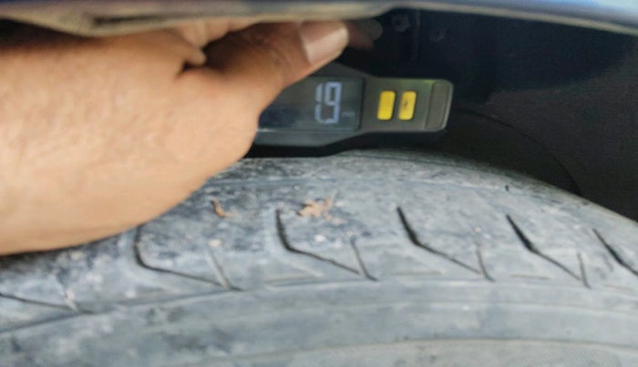 2012 Volkswagen Vento HIGHLINE DIESEL 1.6, Diesel, Manual, 99,529 km, tyre