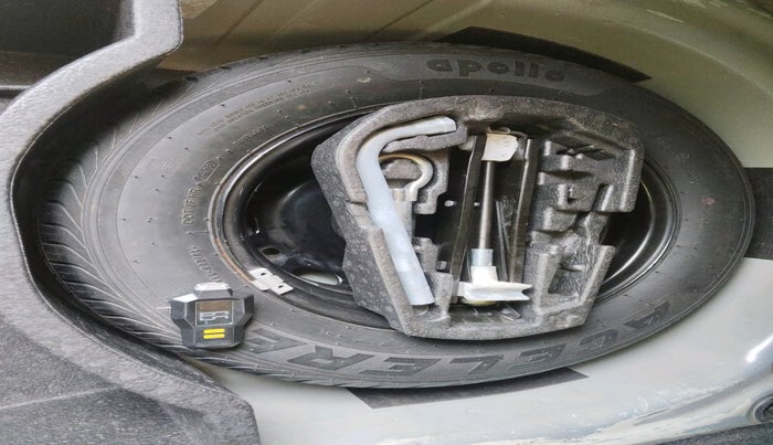 2012 Volkswagen Vento HIGHLINE DIESEL 1.6, Diesel, Manual, 99,529 km, tyre