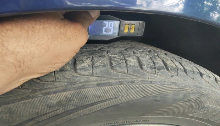 2012 Volkswagen Vento HIGHLINE DIESEL 1.6, Diesel, Manual, 99,529 km, tyre