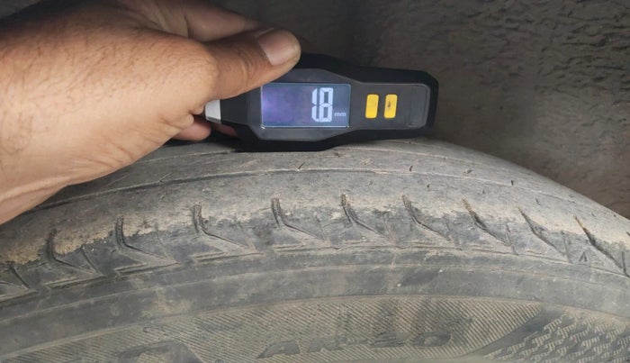 2012 Volkswagen Vento HIGHLINE DIESEL 1.6, Diesel, Manual, 99,529 km, tyre