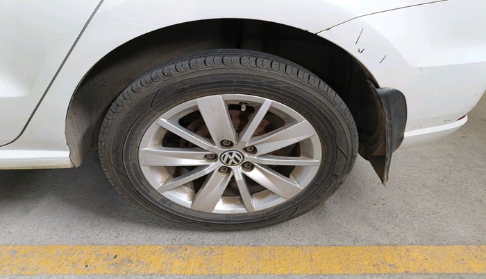 2016 Volkswagen Ameo HIGHLINE1.5L, Diesel, Manual, 1,44,767 km, tyre