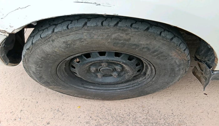 2011 Mahindra Xylo D2 BS III, Diesel, Manual, 1,72,000 km, tyre