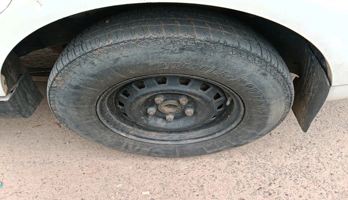 2011 Mahindra Xylo D2 BS III, Diesel, Manual, 1,72,000 km, tyre