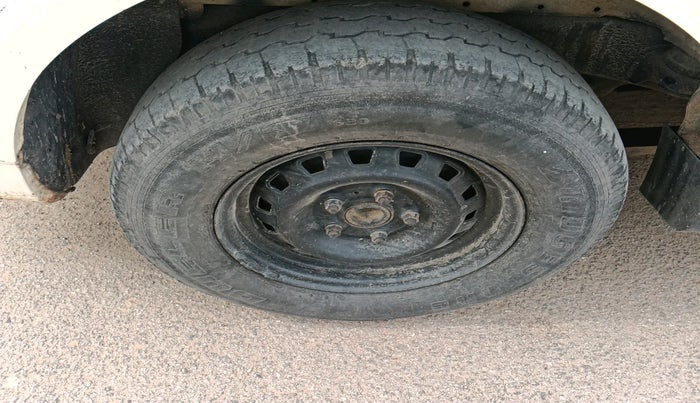 2011 Mahindra Xylo D2 BS III, Diesel, Manual, 1,72,000 km, tyre