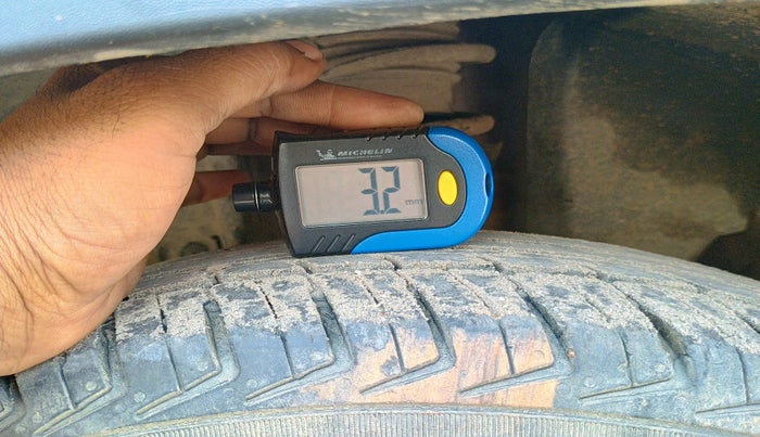 2015 Renault Kwid RXT 0.8, Petrol, Manual, 68,980 km, tyre