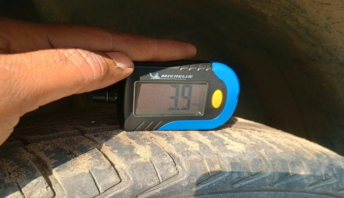 2015 Renault Kwid RXT 0.8, Petrol, Manual, 68,980 km, tyre