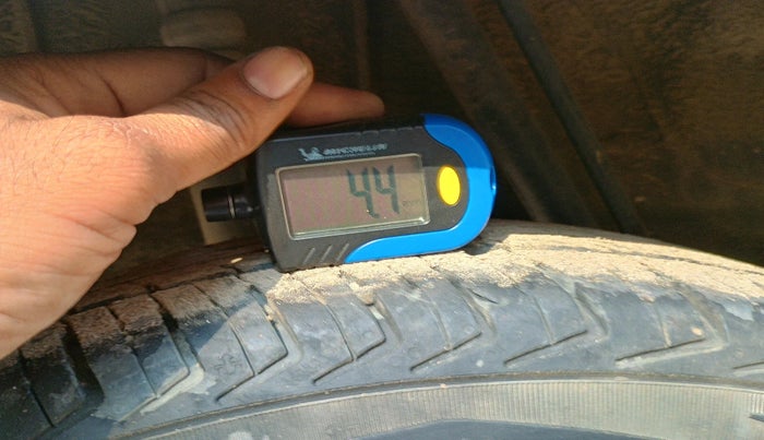 2015 Renault Kwid RXT 0.8, Petrol, Manual, 68,980 km, tyre