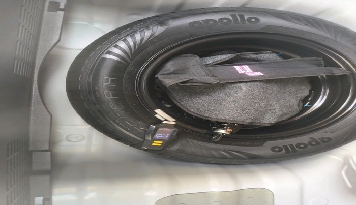 2025 Hyundai GRAND I10 NIOS ASTA AMT 1.2 KAPPA VTVT, Petrol, Automatic, 4,848 km, tyre