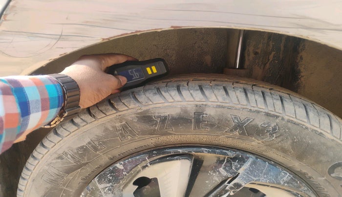 2011 Skoda Rapid AMBITION 1.6 MPI MT, Petrol, Manual, 71,080 km, tyre