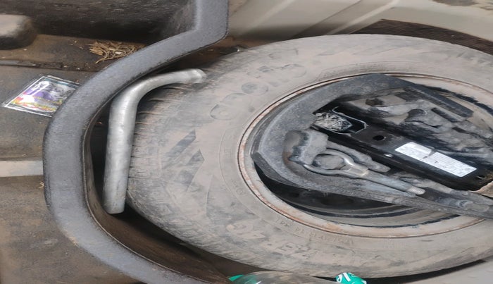 2011 Skoda Rapid AMBITION 1.6 MPI MT, Petrol, Manual, 71,080 km, tyre