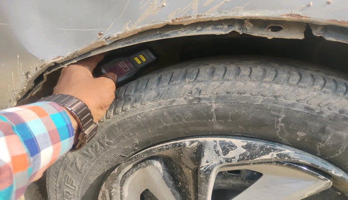 2011 Skoda Rapid AMBITION 1.6 MPI MT, Petrol, Manual, 71,080 km, tyre